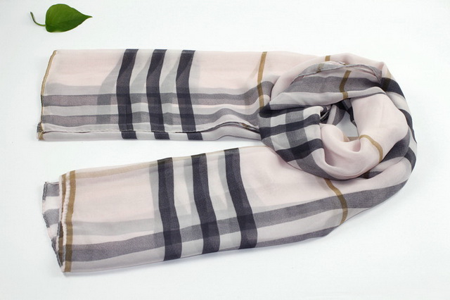 Burberry sile scarf 08